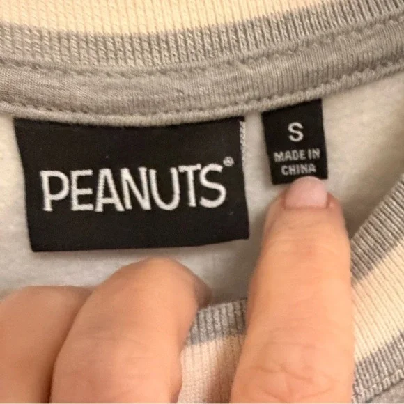Peanuts Snoopy Varsity Sweatshirt Gray Embroidered Graphic Pullover Small‎ - Picture 2 of 6